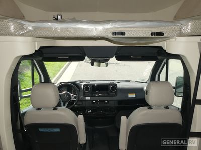 2025 Winnebago Navion - Photo 13