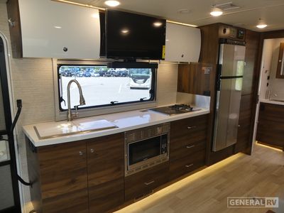 2025 Winnebago Navion - Photo 8