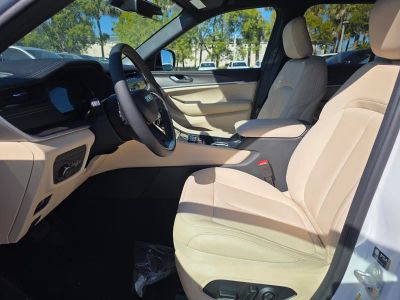 2026 Jeep Grand Cherokee — photo 12 view