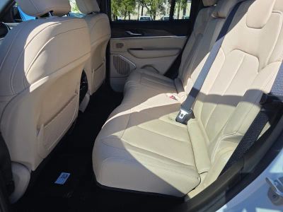 2026 Jeep Grand Cherokee — photo 8 view