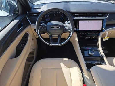 2026 Jeep Grand Cherokee — photo 10 view