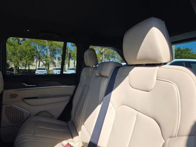 2026 Jeep Grand Cherokee — photo 7 view
