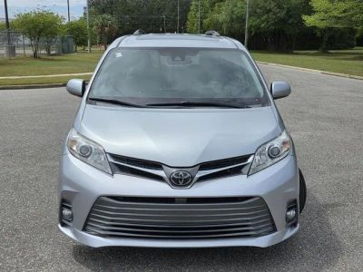 2020 Toyota Sienna - Photo 2