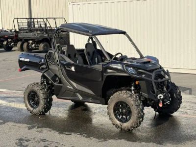 2026 Can-Am® Commander XT 700 — front three-quarter view