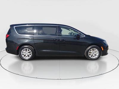 2023 Chrysler Voyager - Photo 8
