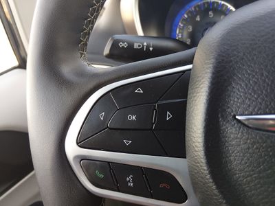 2023 Chrysler Voyager - Photo 13