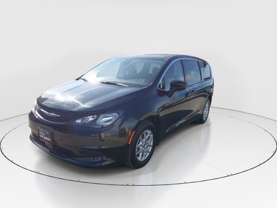 2023 Chrysler Voyager - Photo 3
