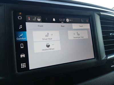 2023 Chrysler Voyager - Photo 18