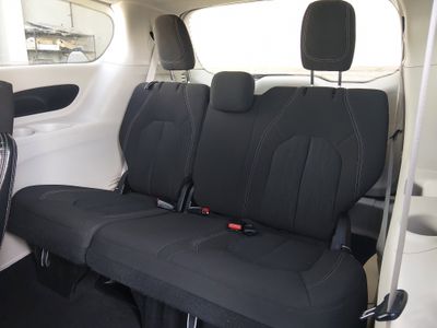 2023 Chrysler Voyager - Photo 17