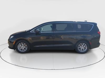 2023 Chrysler Voyager - Photo 4
