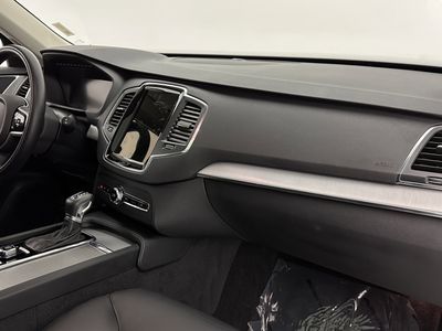 2022 Volvo XC90 - Photo 36