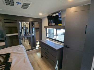 2025 Alliance RV Valor - Photo 11