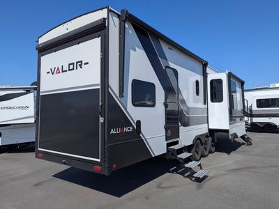 2025 Alliance RV Valor - Photo 10