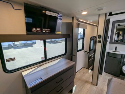 2025 Alliance RV Valor - Photo 8