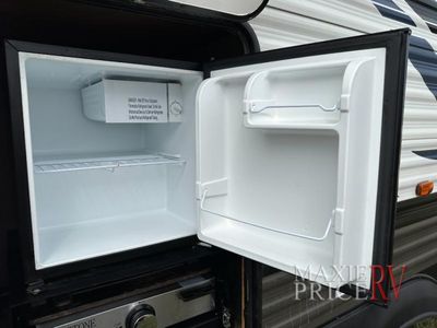 2021 Palomino PUMA 28DBFQ Travel Trailer - Photo 11