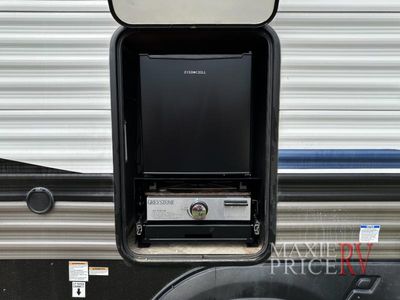 2021 Palomino PUMA 28DBFQ Travel Trailer - Photo 10