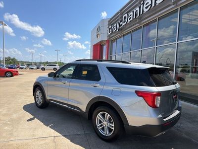 2023 Ford Explorer - Photo 2