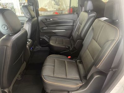 2025 Chevrolet Traverse — photo 14 view
