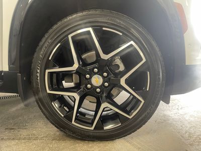2025 Chevrolet Traverse — photo 16 view