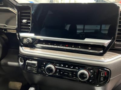 2024 Chevrolet Silverado 1500 — photo 11 view