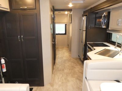 2026 Thor Motor Coach Magnitude Grand - Photo 5