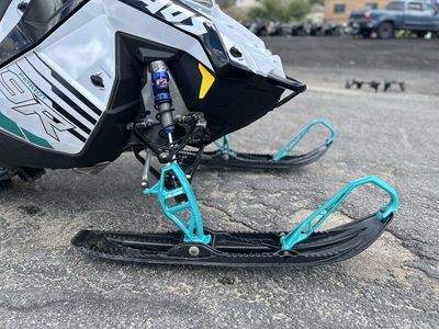 2025 Polaris 9R RMK KHAOS 165 White and Teal - Photo 5