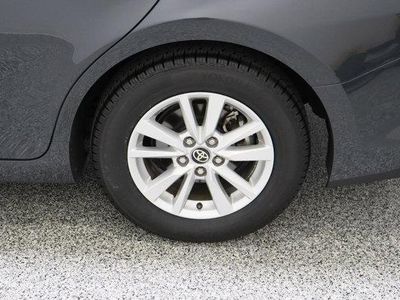 2025 Toyota Camry FWD - Photo 10