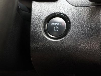 2025 Toyota Camry FWD - Photo 17
