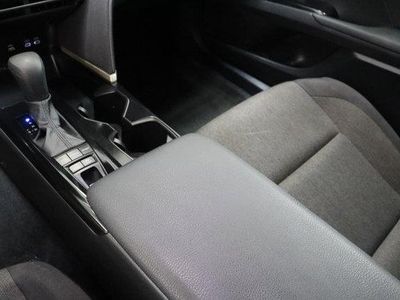 2025 Toyota Camry FWD - Photo 16