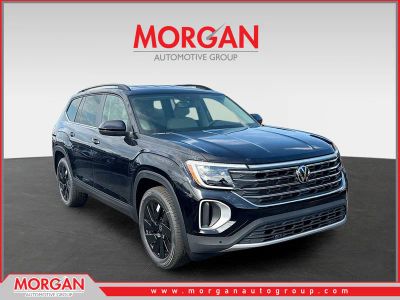 2026 Volkswagen Atlas 2.0T SE w/Technology in Black — front three-quarter view
