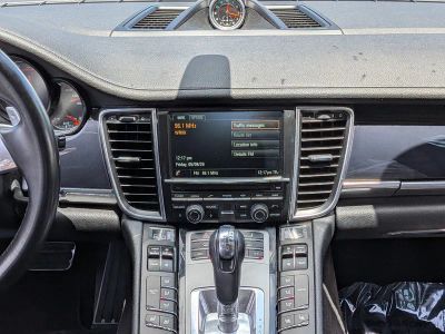 2015 Porsche Panamera — photo 18 view