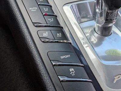 2015 Porsche Panamera — photo 28 view