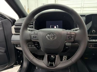 2025 Toyota Camry — photo 13 view