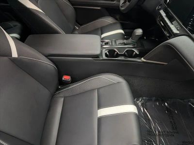2025 Toyota Camry — photo 28 view