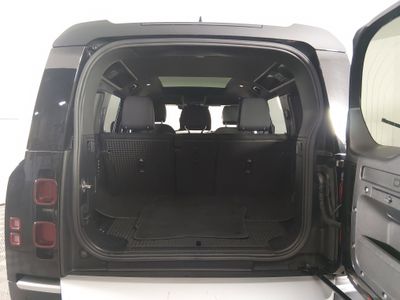 2025 Land Rover Defender - Photo 11