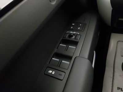 2025 Land Rover Defender - Photo 21