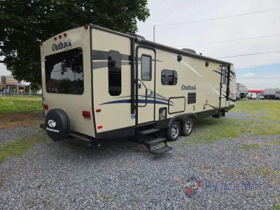 2017 Keystone RV Outback Ultra Lite — photo 9 view