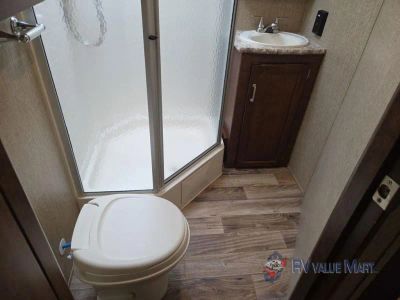 2017 Keystone RV Outback Ultra Lite — photo 25 view