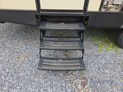 2017 Keystone RV Outback Ultra Lite — photo 15 view