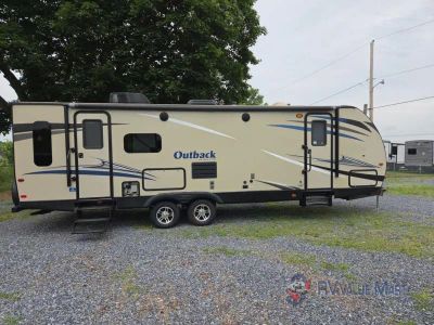 2017 Keystone RV Outback Ultra Lite — photo 10 view
