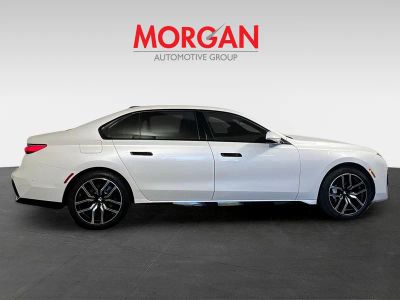 2024 BMW 7 Series — side profile view