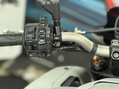 2025 Yamaha MT-10 - Photo 13