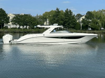 2025 Sea Ray SLX 400 Outboard - Photo 2