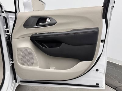 2022 Chrysler Pacifica - Photo 33