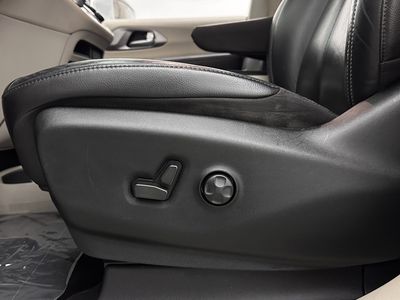2022 Chrysler Pacifica - Photo 14