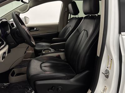 2022 Chrysler Pacifica - Photo 15