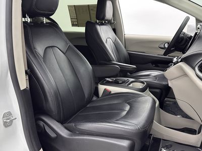 2022 Chrysler Pacifica - Photo 35