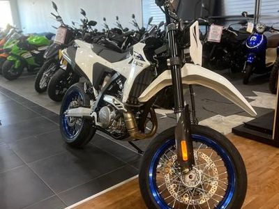 2025 Suzuki DR-Z4SM - Photo 1