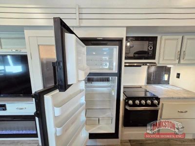2021 Cougar 30RLS — photo 12 view