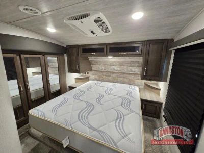 2021 Cougar 30RLS — photo 28 view